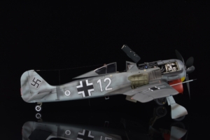 造形村SWS 1/32 Fw190A-3 完成品。エンジンカウルとキャノピーを開けた状態の左側面