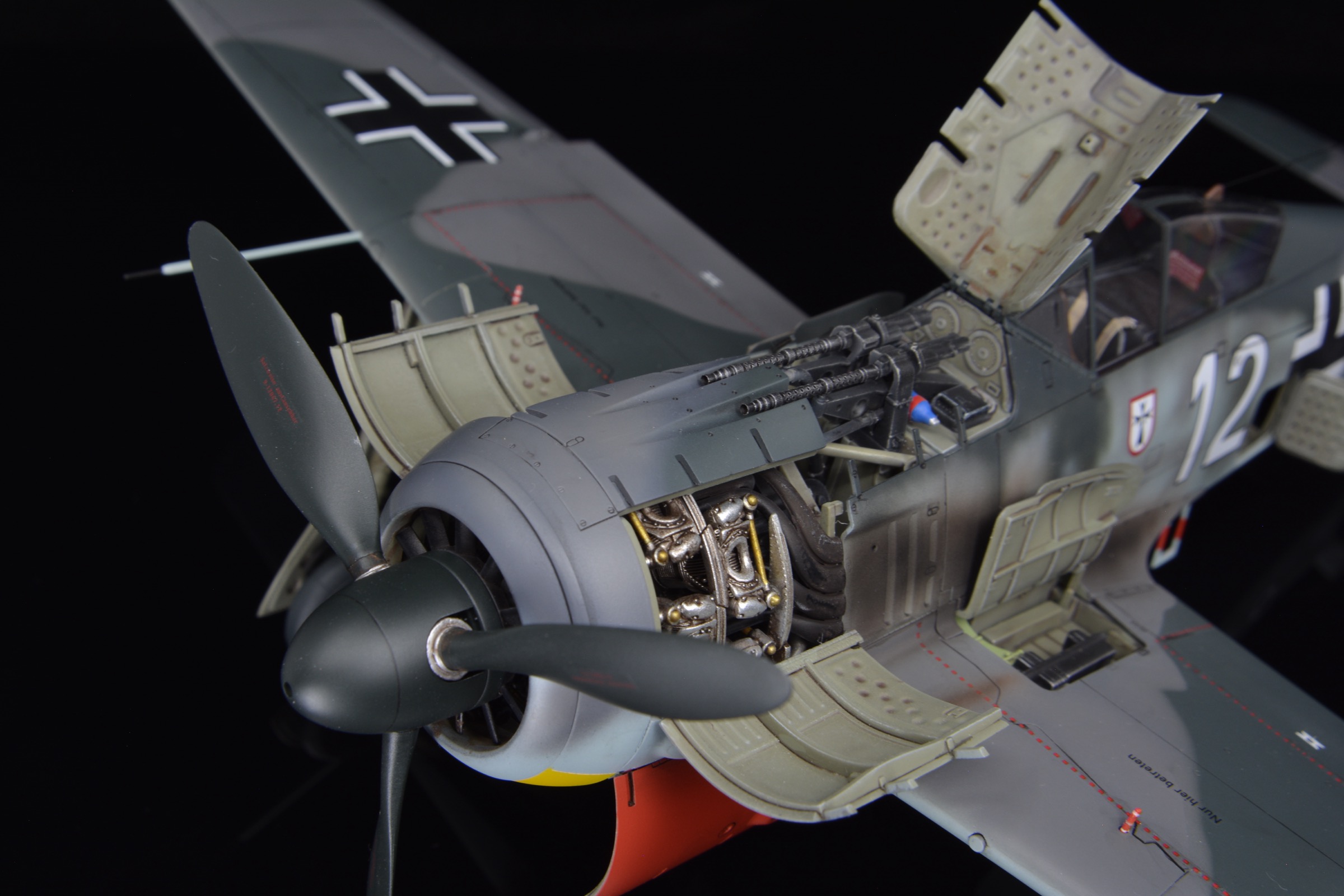 造形村SWS 1/32 Fw190A-3 完成品。右前方からのエンジンと機首機銃のアップ